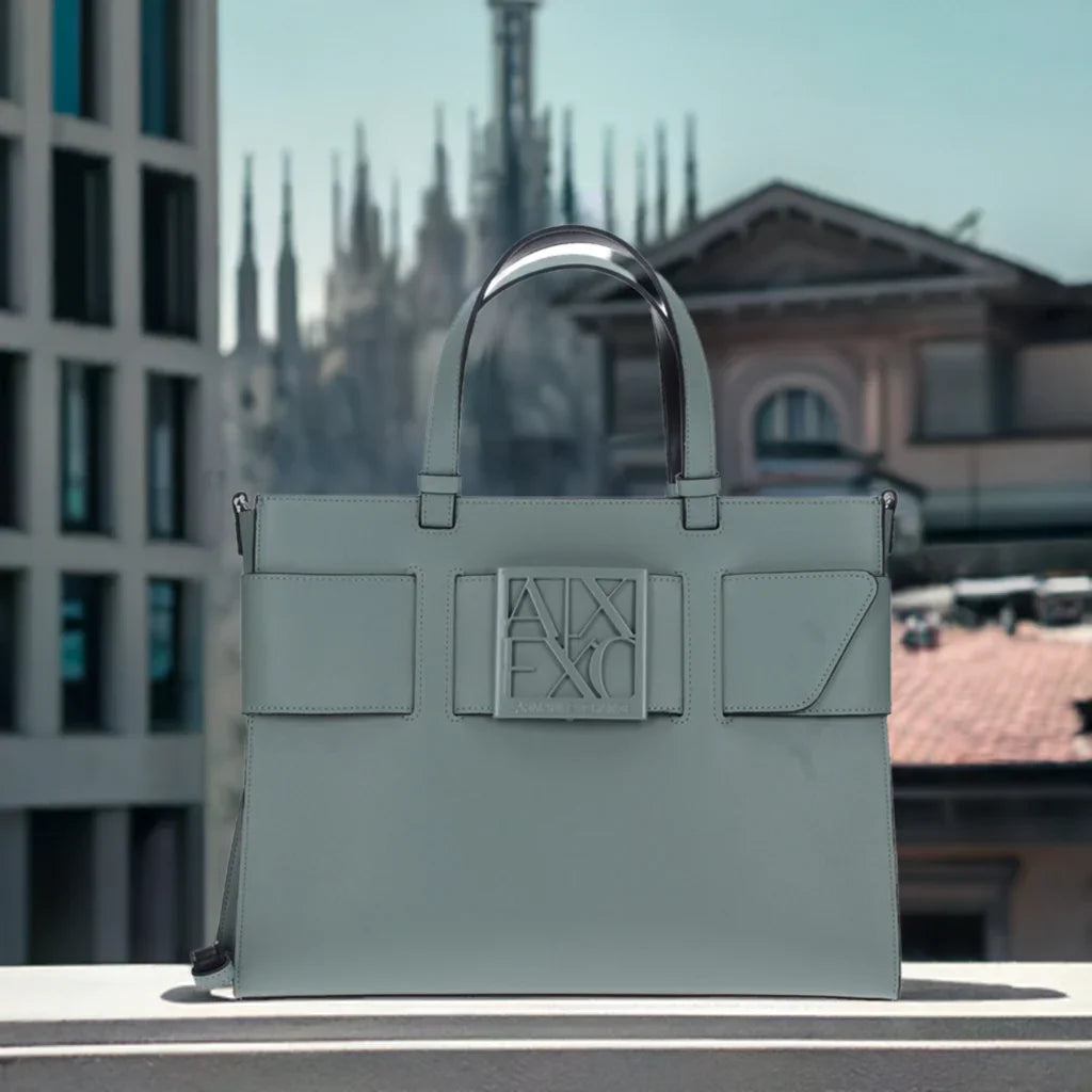 Giorgio Armani: Raffinatezza Sostenibile e Look Intramontabile - Marylou Shop