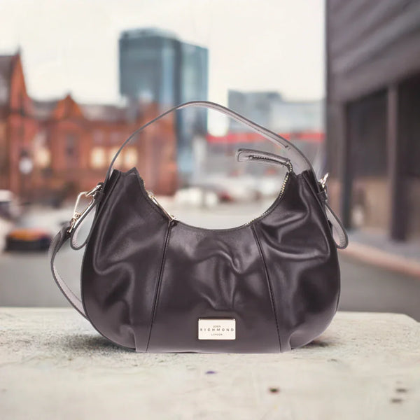 John Richmond: Il Brand che Unisce Musica e Moda in un'Eleganza Eclettica